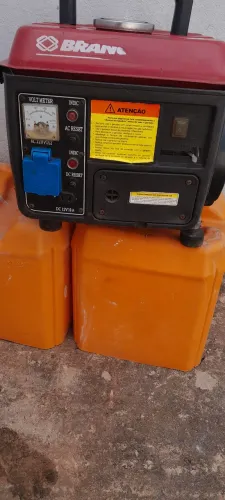 Vendo gerador de energia branco 220 volts