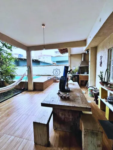 Casa térrea com localização privilegiada à venda na praia das Astúrias