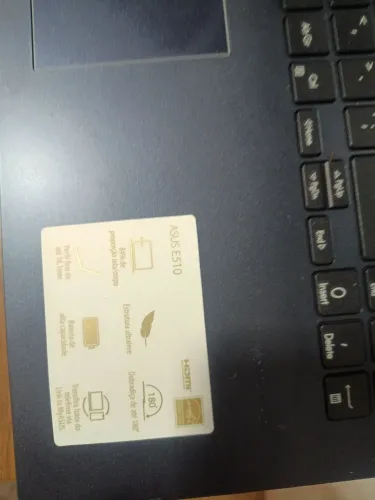 Notebook Asus seminovo ainda com garantia de fábrica