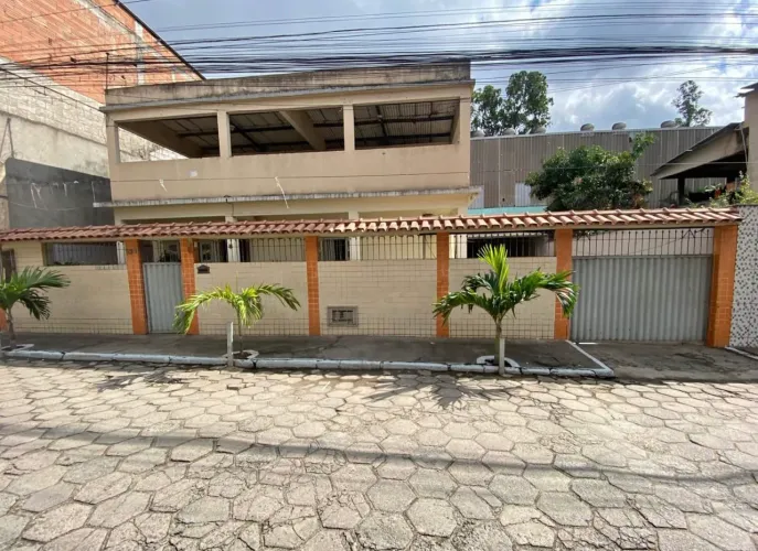 Casa (Padrão), com 3 quartos e 2 banheiros à Venda, 300 m² em Cariacica/ES