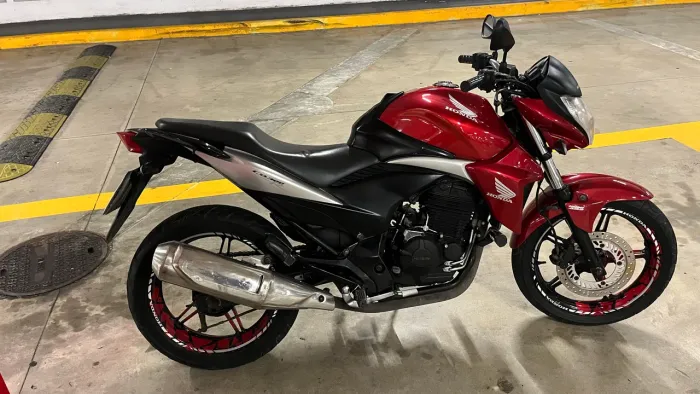 CB 300 SEM NADA PRA FAZER 