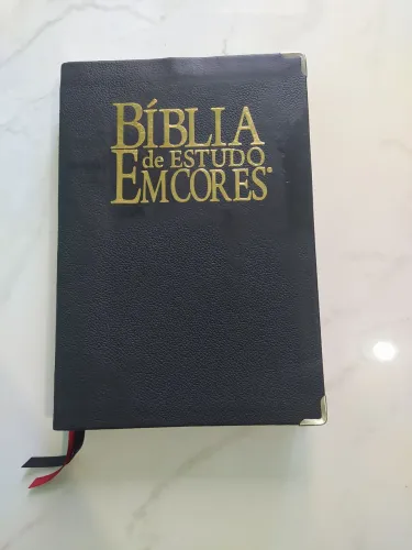 Bíblia de Estudo em Cores.
