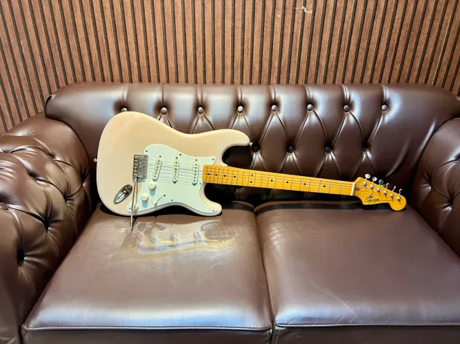 Guitarra Squier Classic Vibe 50s