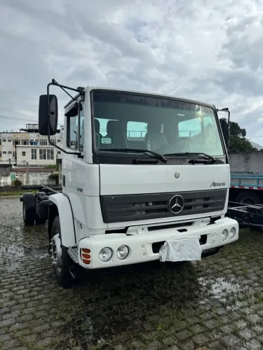 Caminhão Mercedes benz atron 1719