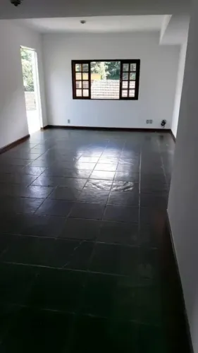 Apto Rua Quissamã, sem condomínio, ônibus na porta, novo - Petrópolis - RJ