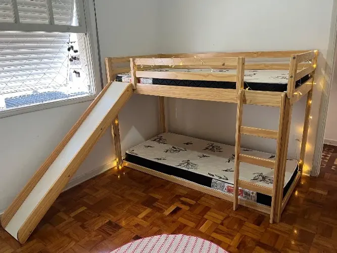 Beliche montessori com escorregador