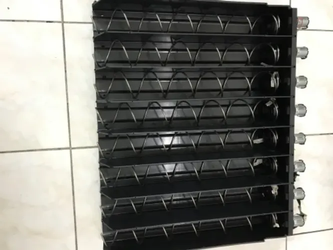 Peças p/ vending machine modelo Samba Top  (uma bandeja com motores e argolas)