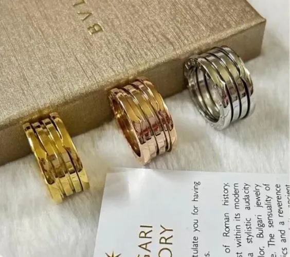 Anel com molas bvlgari banho de ouro 18 k par