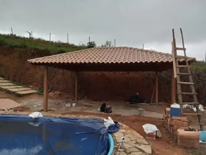 telhado colonial trabalho dês de 1993 com telhados, carpintaria em geral