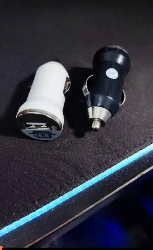 Carregador veicular USB