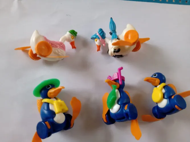 5 personagens infantis Kinder ovo