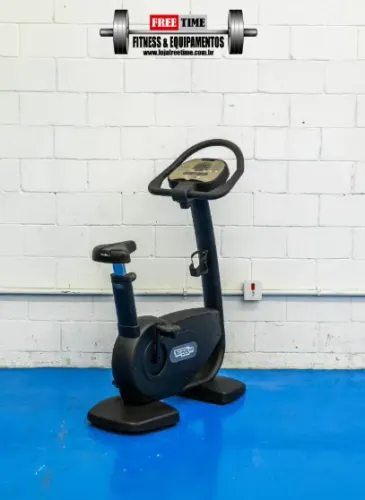 Bike Vertical Technogym usado - black