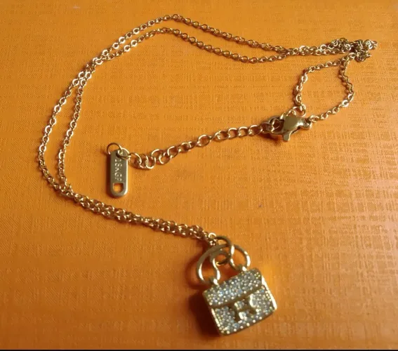 Colar importado dourado com Pingente de Bolsa novo