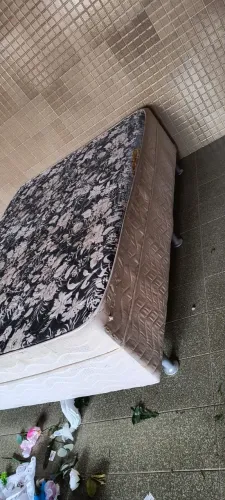 Cama casal box conjugada em bom estado de conservação