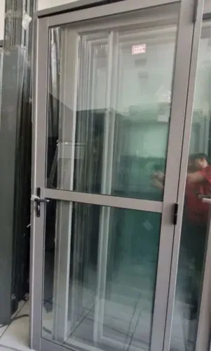 Porta de alumínio linha Gold com vidro - nova 