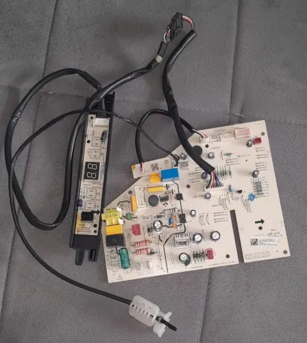 Placa eletrônica de evaporadora Springer Midea220V 30000BTUS 