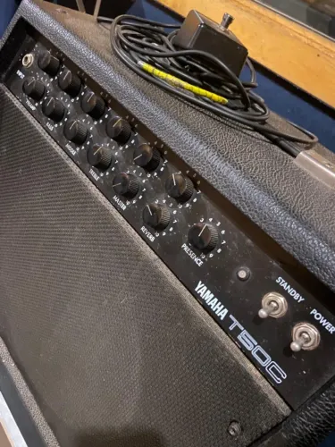 Amplificador valvulado para guitarra Yamaha T50c