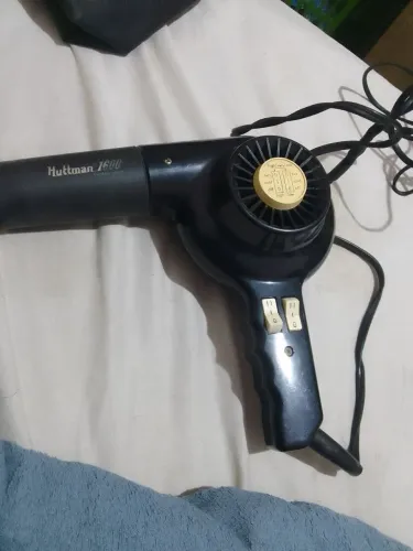 Vende-se secador de cabelo usado poucas vezes.