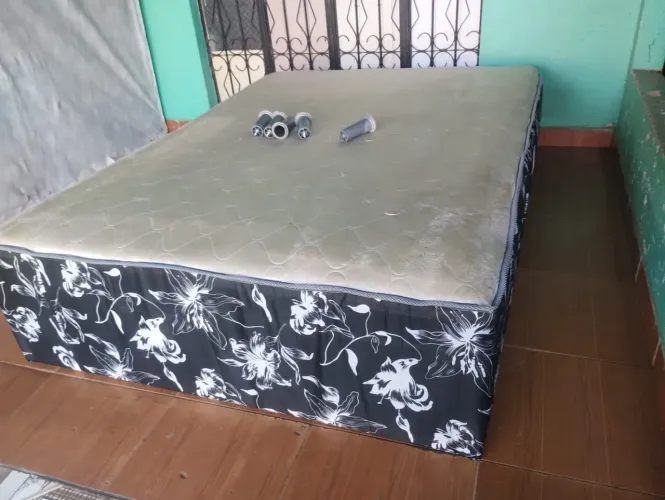 Cama Casal Mola com Espuma - Semi Nova (ENTREGA GRÁTIS)