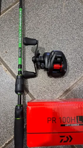 Conjunto Vara de Pesca DeYu Carbon + Reel Daiwa PR 100H esquerda novos 