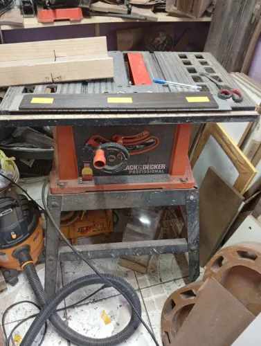 Serra de bancada Black Decker BT-1800 