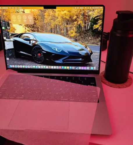 Macbook Pro M3 Pro 18 ram 512 rom