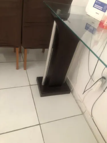 Aparador - de vidro com design moderno