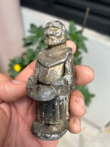 Antigo Porta incenso em metal "monge sério"