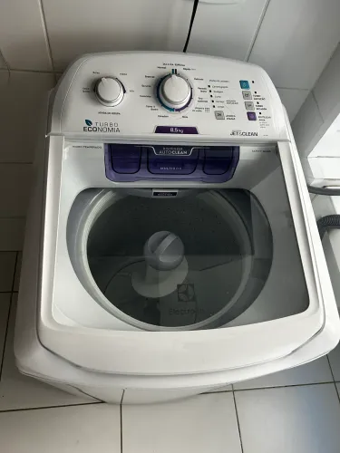 Máquina de Lavar 8,5kg Electrolux LAC09