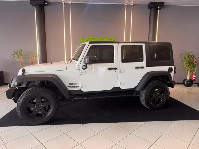 Jeep Wrangler Unlimited Sport 3.6 V6 284cv 4P 2015