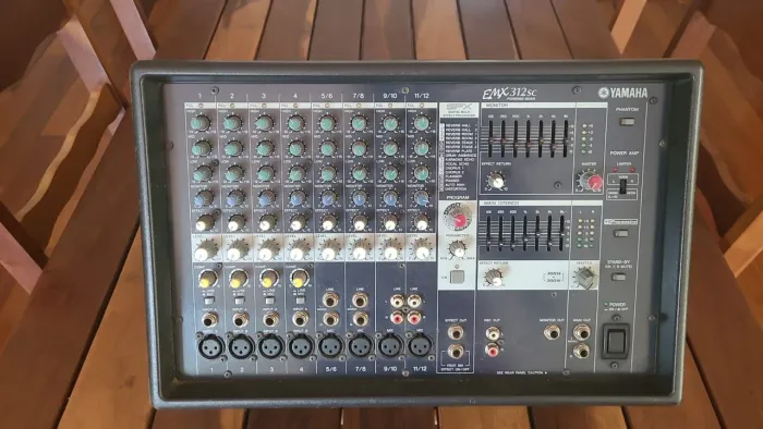 Kit - Mesa de Som Yamaha EMX 312 SC e caixa de som