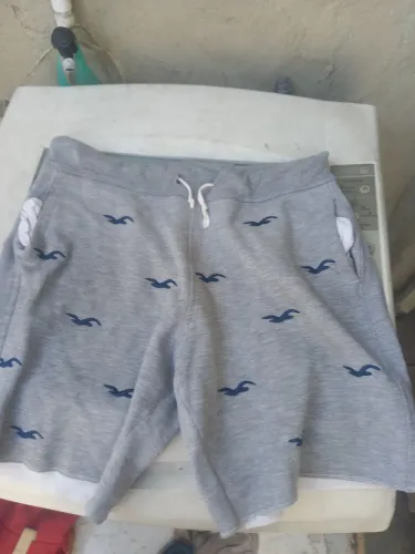 Shorts de Moletom Cinza com Estampa de Gaivotas