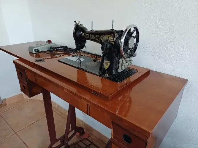 Máquina de Costura Elgin