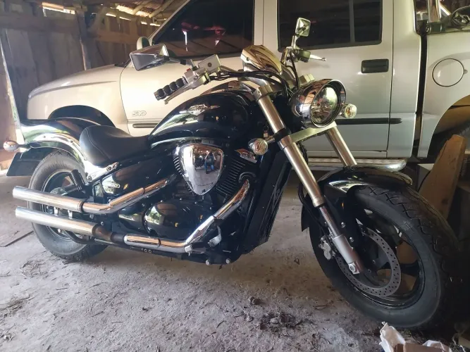 Suzuki Boulevard M800