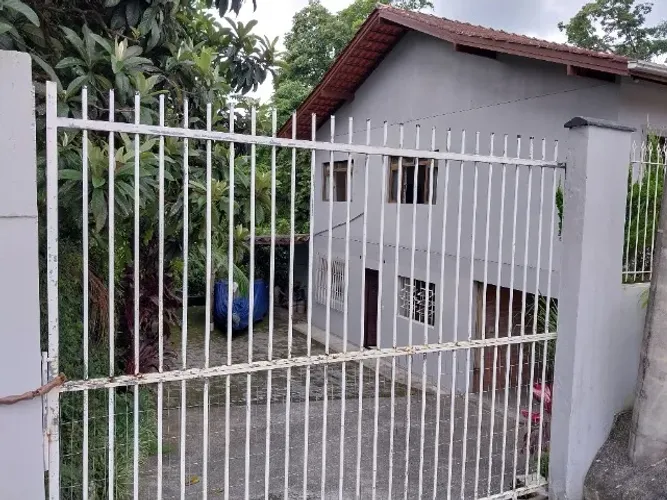 Vende ou Permuta se casa por imóvel no litoral .