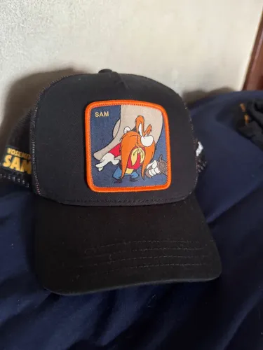 Boné trucker preto Yosemite Sam SAM1 Looney Tunes da Capslab