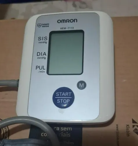Monitor de Pressão Arterial de Braço Omron HEM-7113