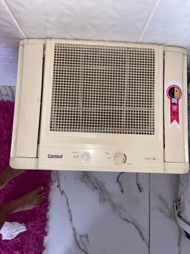 Ar condicionado 10 mil ptu bem conservado gelando muito