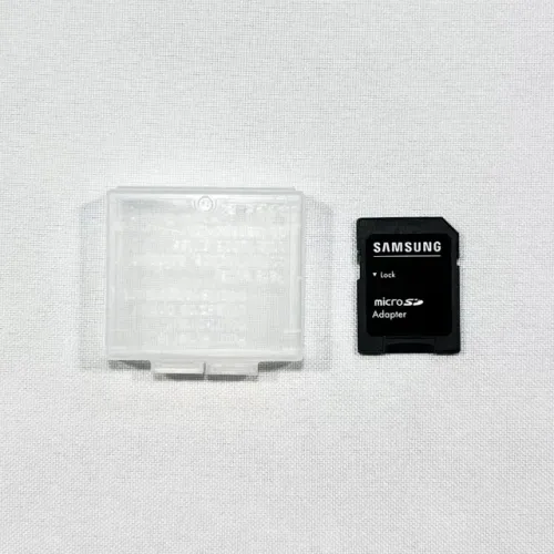 Adaptador de Cartão de Memória microSD Samsung + Case de Transporte