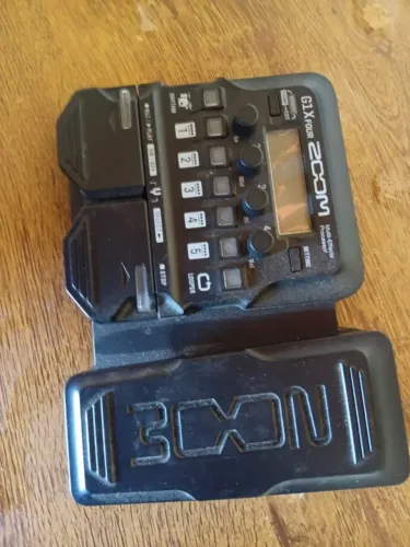 Pedaleira G1X Four nova