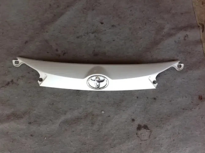 Aplique Tampa Traseira Rav4 2015