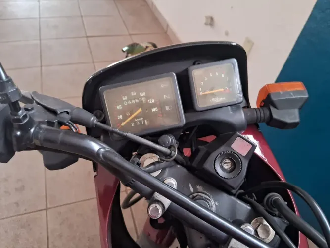 Vende se uma moto Honda NX 200