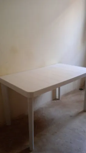 Mesa retangular de plástico branco 