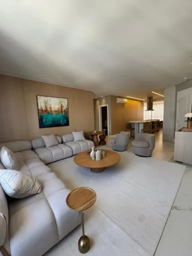 TORRE DE BOOZ - APARTAMENTO DECORADO COM 03 SUÍTES EM BALNEÁRIO CAMBORIÚ