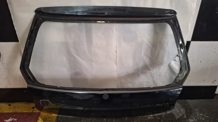 Tampa Traseira Fiat Palio Fire 2000 A 2005 C/detalhes