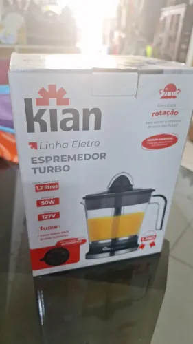 Espremedor de frutas novo na caixa klan