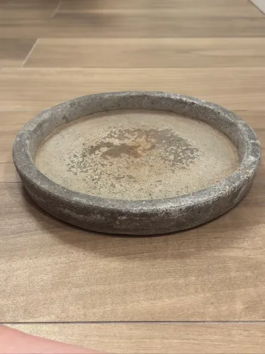 Prato para Vaso de cimento Vietnamita com uma pequena rachadura