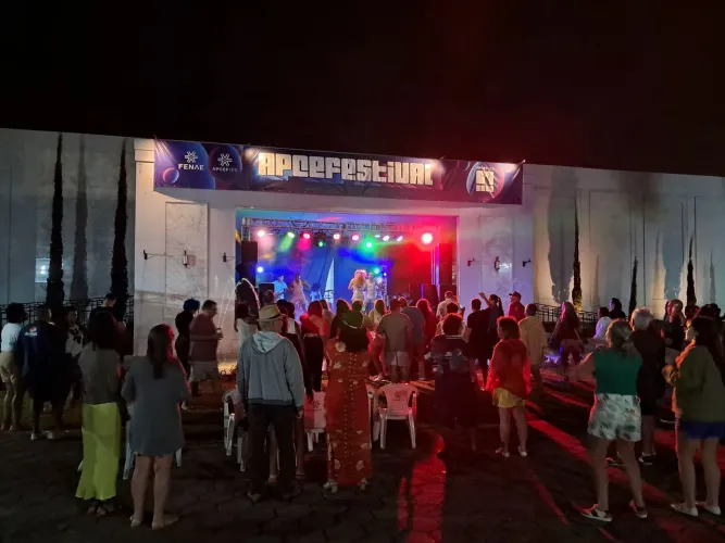 Aluguel de som e iluminação para eventos. Casamentos retiros etc.