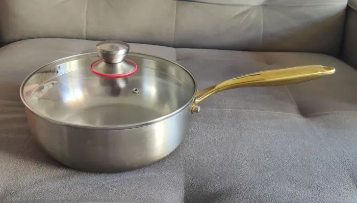 Frigideira Inox 316 c/ 26cm diâmetro por 9cm altura,maciça 2mm espessura e tampa de vidro