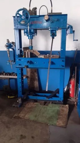 Vende-se Prensa Lempco 60 toneladas